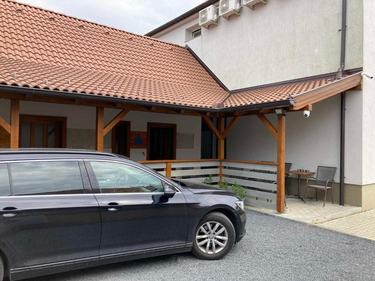 Toronyi Vendeghaz Hotel Exterior photo