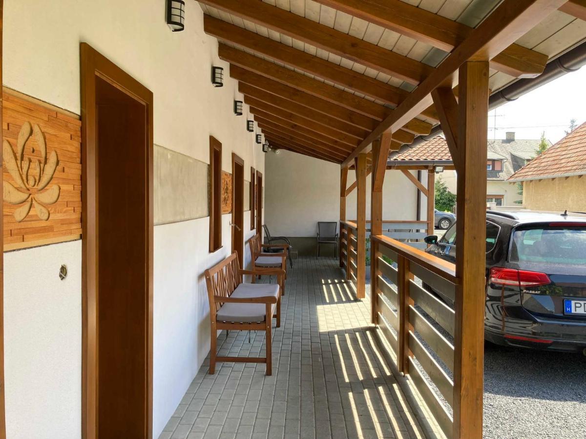 Toronyi Vendeghaz Hotel Exterior photo