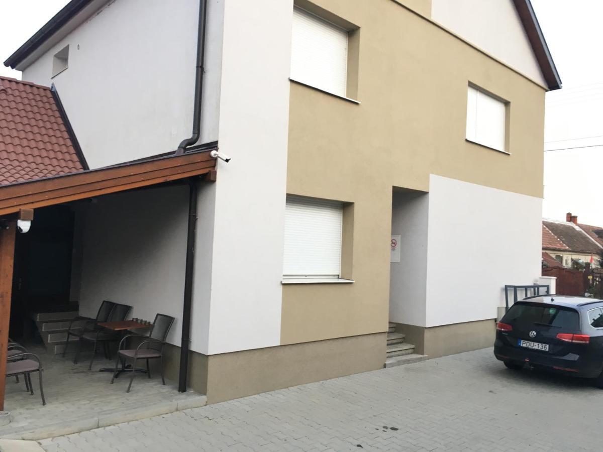 Toronyi Vendeghaz Hotel Exterior photo